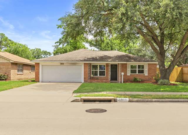 Property at 9614 Hammerly Blvd, Houston, TX 77080, 3 beds, 2 baths