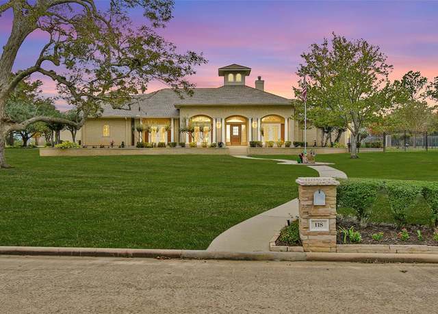 Property at 118 Waterfront Dr, Montgomery, TX 77356, 4 beds, 4.5 baths