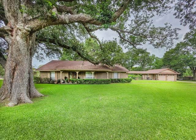Property at 1655 E South St, Alvin, TX 77511, 4 beds, 3.5 baths