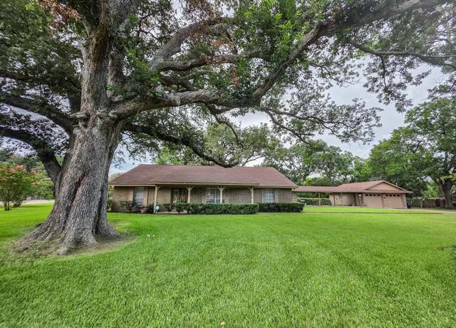 Property at 1655 E South St, Alvin, TX 77511, 4 beds, 3.5 baths
