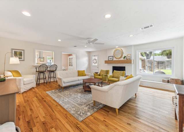 Property at 10050 Locke Lane Ln, Houston, TX 77042, 3 beds, 2.5 baths