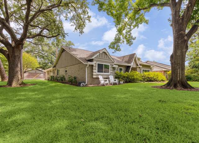 Property at 10050 Locke Lane Ln, Houston, TX 77042, 3 beds, 2.5 baths
