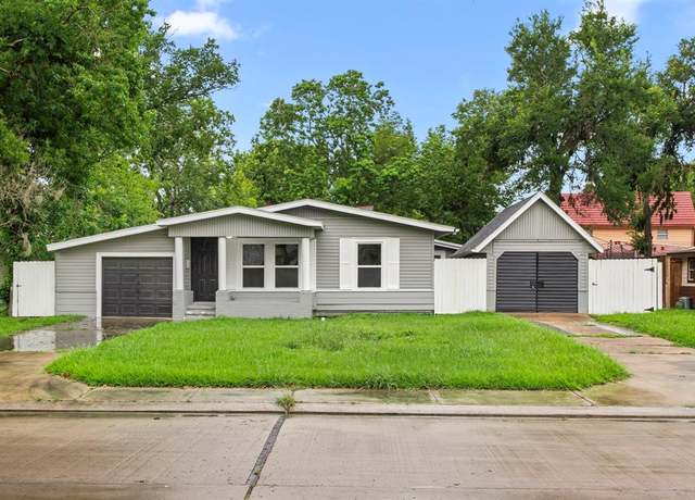 Property at 54 Lantana Ct, Lake Jackson, TX 77566, 3 beds, 2 baths