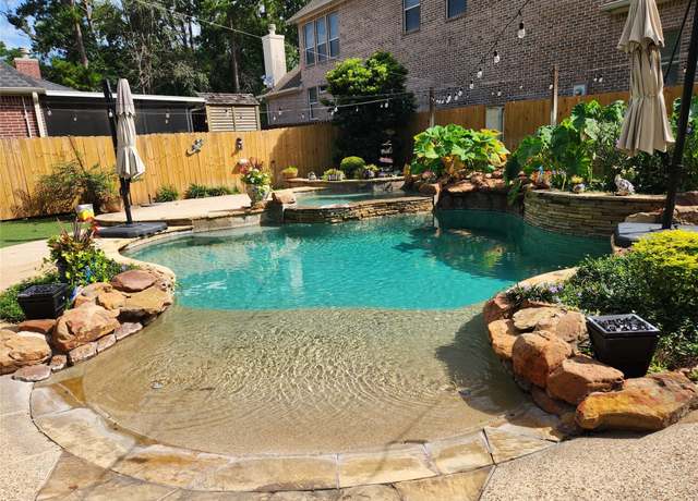 Property at 8 Hidden Creek Ln, Montgomery, TX 77356, 4 beds, 4.5 baths