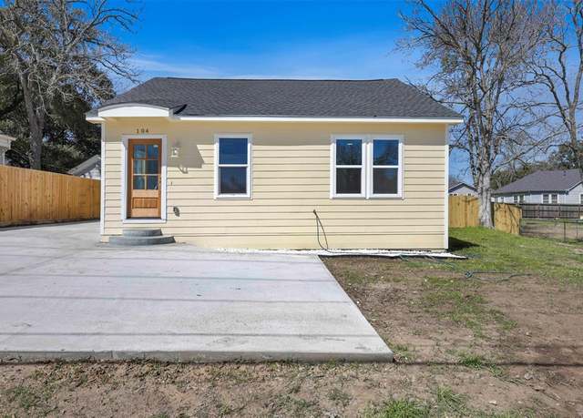 Property at 104 W Stone St, Brenham, TX 77833, 3 beds, 2 baths