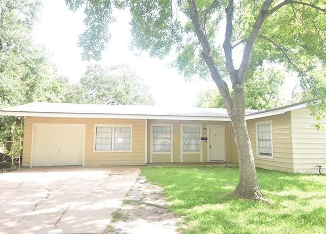 Property at 210 19th Ave N, Texas City, TX 77590, 3 beds, 1 bath