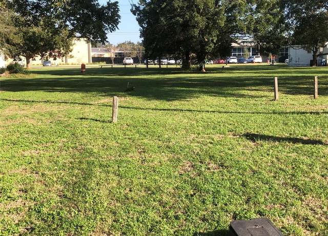 Property at 2310 Fitz Lee St, Waller, TX 77484