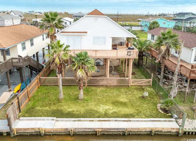 Property at 211 Pompano Ln, Surfside Beach, TX 77541, 4 beds, 3 baths