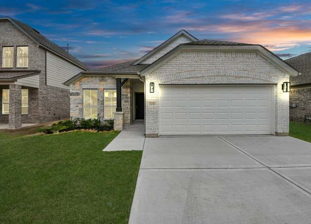Property at 12026 Maple Oak Dr, Houston, TX 77066, 3 beds, 2 baths