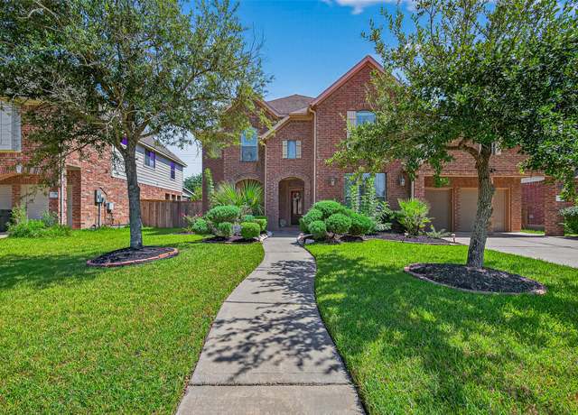 Property at 11903 Shady Breeze Ct, Pearland, TX 77584, 4 beds, 3.5 baths