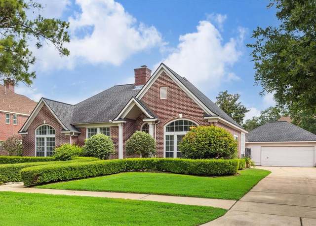 Property at 24810 Lakebriar Dr, Katy, TX 77494, 4 beds, 2 baths