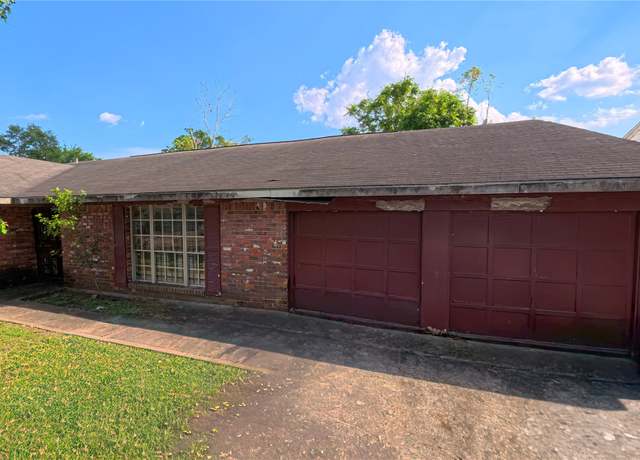 Property at 4311 Brookfield Dr, Houston, TX 77045, 3 beds, 2 baths
