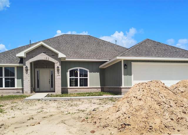Property at 2 Gemstone Ct, Angleton, TX 77515, 4 beds, 3 baths