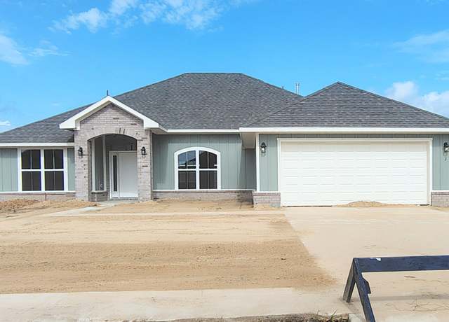 Property at 2 Gemstone Ct, Angleton, TX 77515, 4 beds, 3 baths