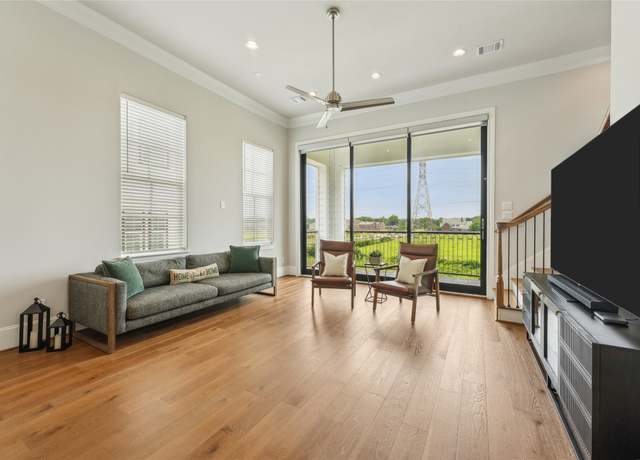 Property at 10756 Craighead Dr, Houston, TX 77025, 3 beds, 3.5 baths