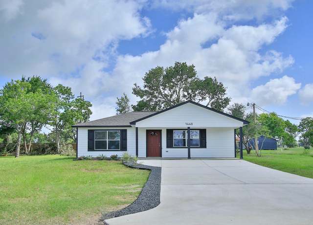 Property at 1440 Shepherd St, Hempstead, TX 77445, 2 beds, 1 bath