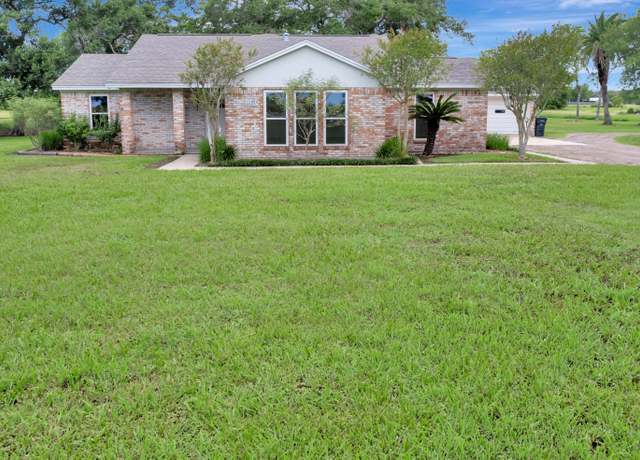 Property at 1121 S Wells St, Edna, TX 77957, 2 beds, 2 baths