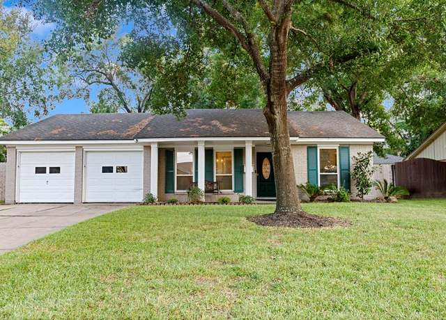 Property at 13815 Britoak Ln, Houston, TX 77079, 3 beds, 2 baths