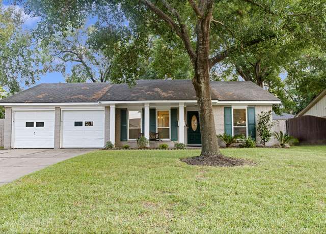 Property at 13815 Britoak Ln, Houston, TX 77079, 3 beds, 2 baths