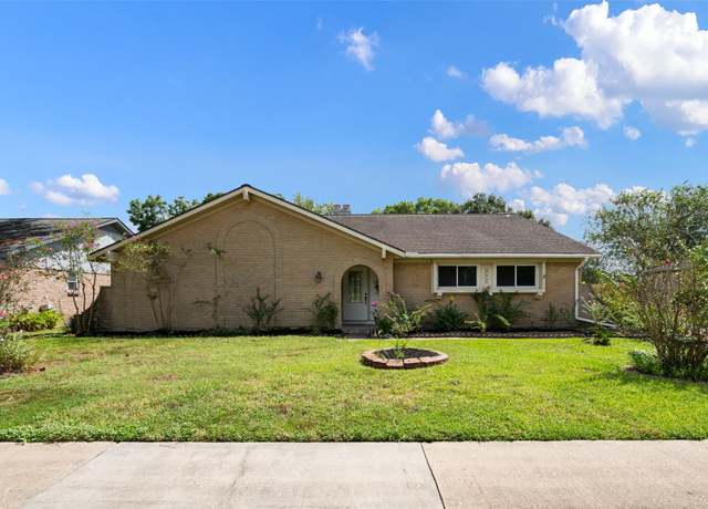 Property at 377 Dawn Hill Dr, Friendswood, TX 77546, 4 beds, 2 baths