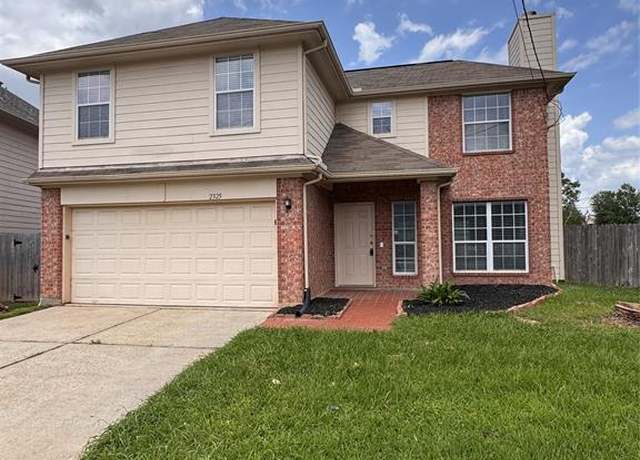 Property at 2325 Shady Pine Dr, Conroe, TX 77301, 3 beds, 2.5 baths