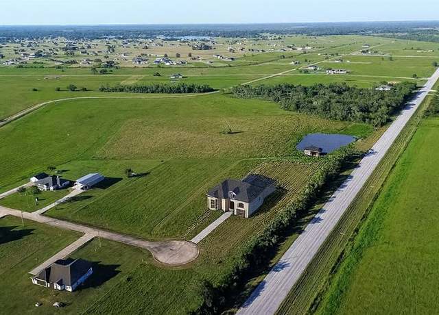 Property at 1805 Apache Trl, Angleton, TX 77515
