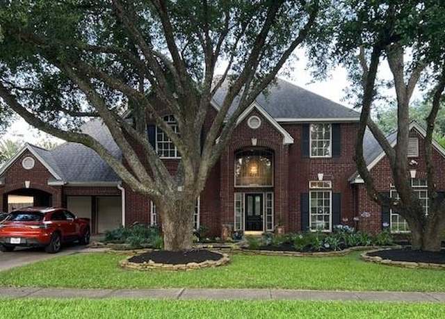 Property at 1122 Lake Country Dr, Taylor Lake Village, TX 77586, 5 beds, 5 baths