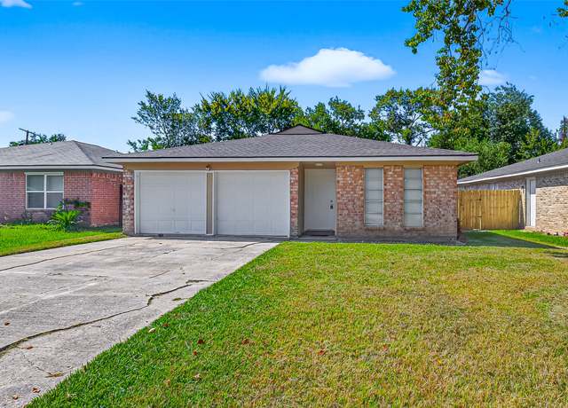 Property at 4710 36th St, Dickinson, TX 77539, 3 beds, 2 baths