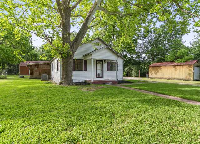 Property at 1822 Kilgore Rd, Baytown, TX 77520, 3 beds, 2 baths