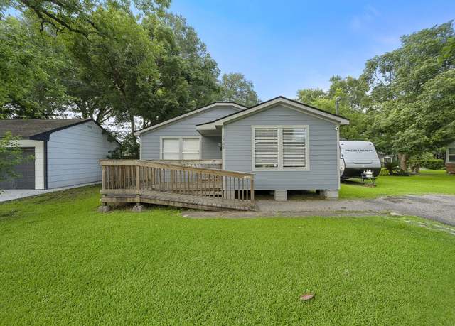 Property at 1305 Fairview Dr, Alvin, TX 77511, 2 beds, 1 bath