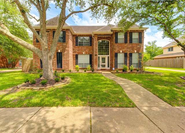 Property at 301 Eagle Lakes Dr, Friendswood, TX 77546, 5 beds, 3.5 baths