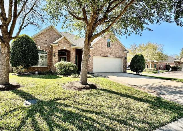 Property at 2402 E Tuschman, Pearland, TX 77581, 2 beds, 2 baths