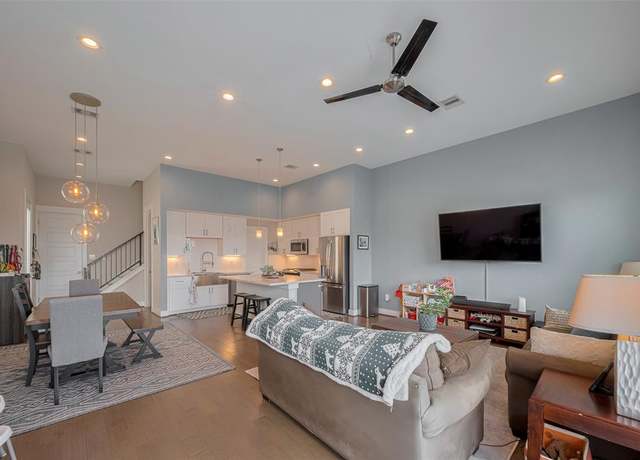 Property at 806 Thornton Rd Unit F, Houston, TX 77018, 3 beds, 2.5 baths