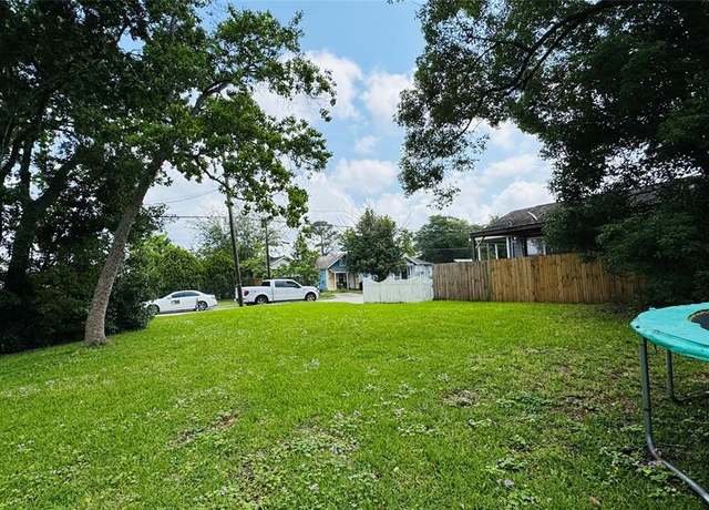 Property at 305 E Defee Ave, Baytown, TX 77520