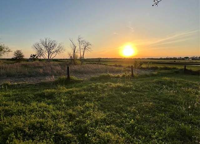 Property at 5291 County Road 469, Brazoria, TX 77422, 2 beds, 2 baths