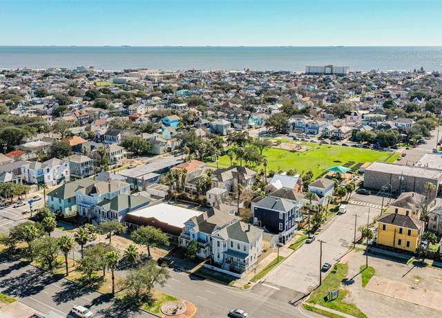 Property at 1927 Broadway St, Galveston, TX 77550, 4 beds, 2.5 baths