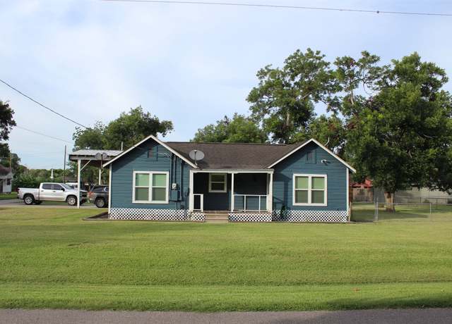 Property at 308 W Velasco St, Brazoria, TX 77422, 2 beds, 1 bath
