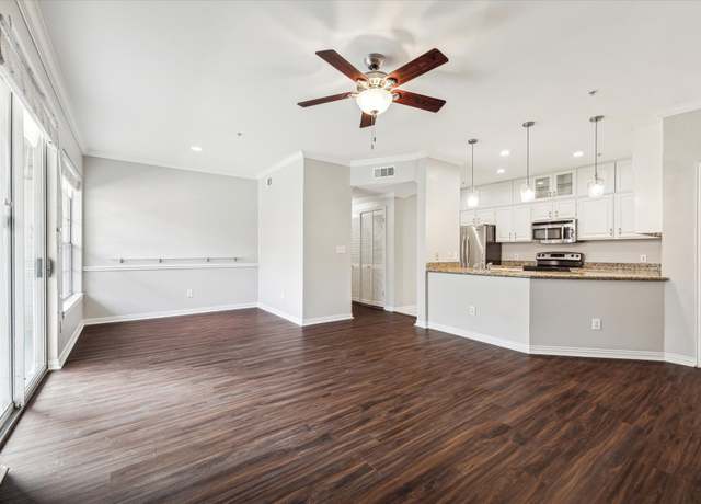 Property at 2111 Welch St Unit A123, Houston, TX 77019, 1 bed, 1 bath