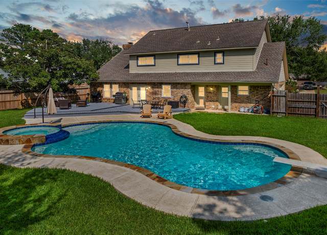 Property at 1104 Glenshannon Ave, Friendswood, TX 77546, 4 beds, 2.5 baths