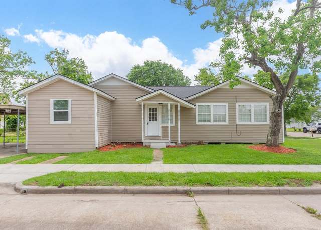 Property at 930 W 6th St, Freeport, TX 77541, 4 beds, 2 baths