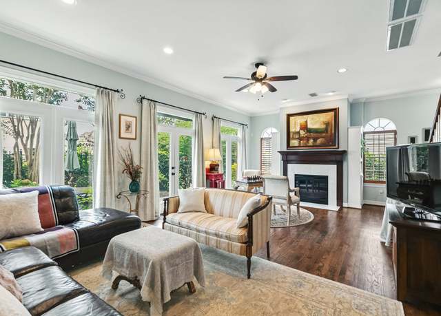 Property at 710 Roy St, Houston, TX 77007, 3 beds, 2.5 baths