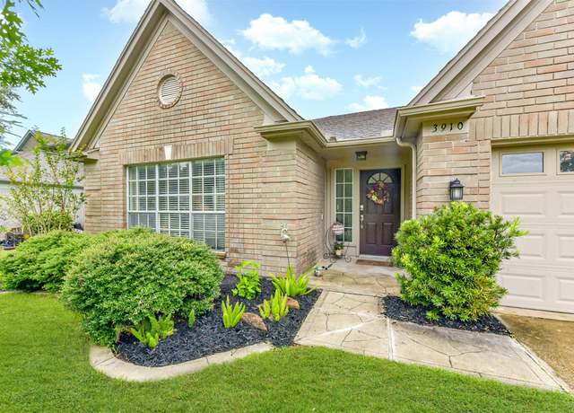 Property at 3910 Greenwood Dr, Pearland, TX 77584, 4 beds, 2 baths