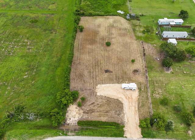 Property at 25 Cypress Ave, Matagorda, TX 77457