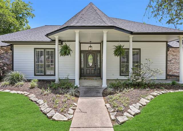 Property at 704 Balmoral Ct, Friendswood, TX 77546, 4 beds, 2.5 baths