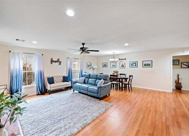 Property at 1009 Canadian St, Houston, TX 77009, 4 beds, 2 baths