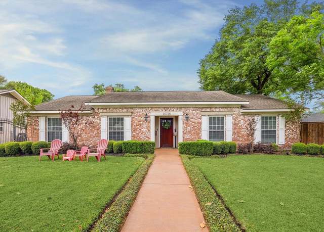 Property at 10726 Lynbrook Dr, Houston, TX 77042, 3 beds, 2.5 baths