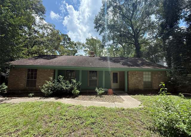 Property at 28 Winged Foot Dr, Conroe, TX 77304, 3 beds, 2 baths