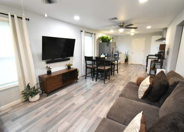 Property at 6813 Avenue U, Houston, TX 77011, 2 beds, 2.5 baths