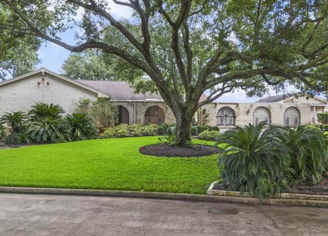 Property at 1151 Sugar Creek Blvd, Sugar Land, TX 77478, 3 beds, 2.5 baths