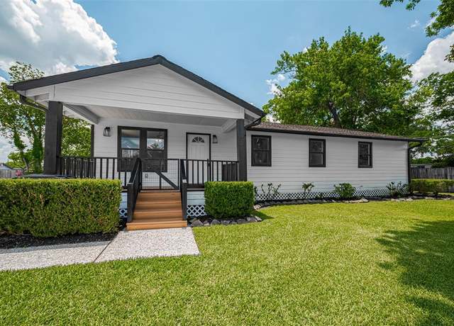 Property at 4416 33rd St, Dickinson, TX 77539, 4 beds, 2 baths